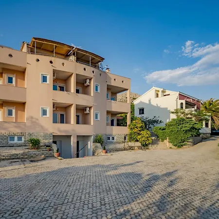 Melandura-5 By Interhome Apartman Dinjiska